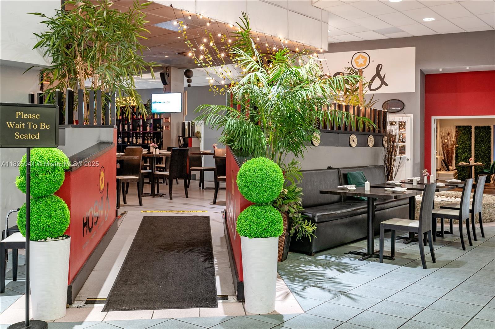 THE CARRIAGE HOUSE CONDO - Residential