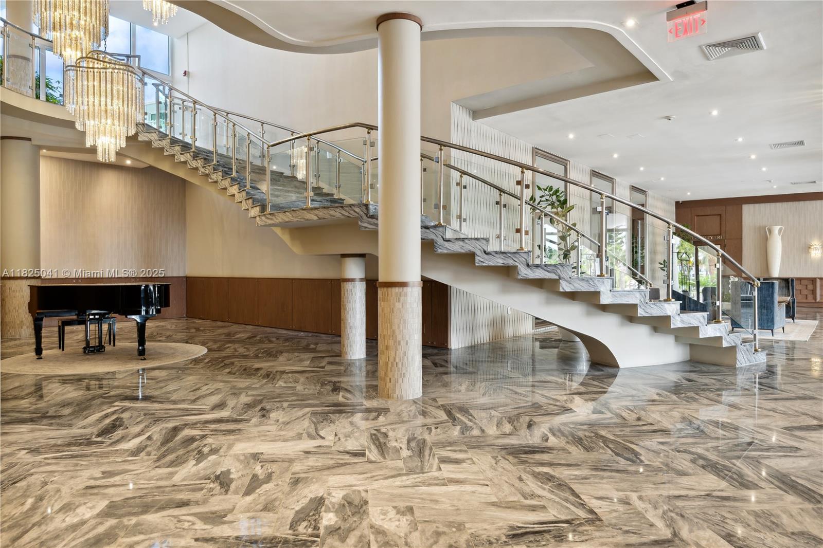 THE CARRIAGE HOUSE CONDO - Residential