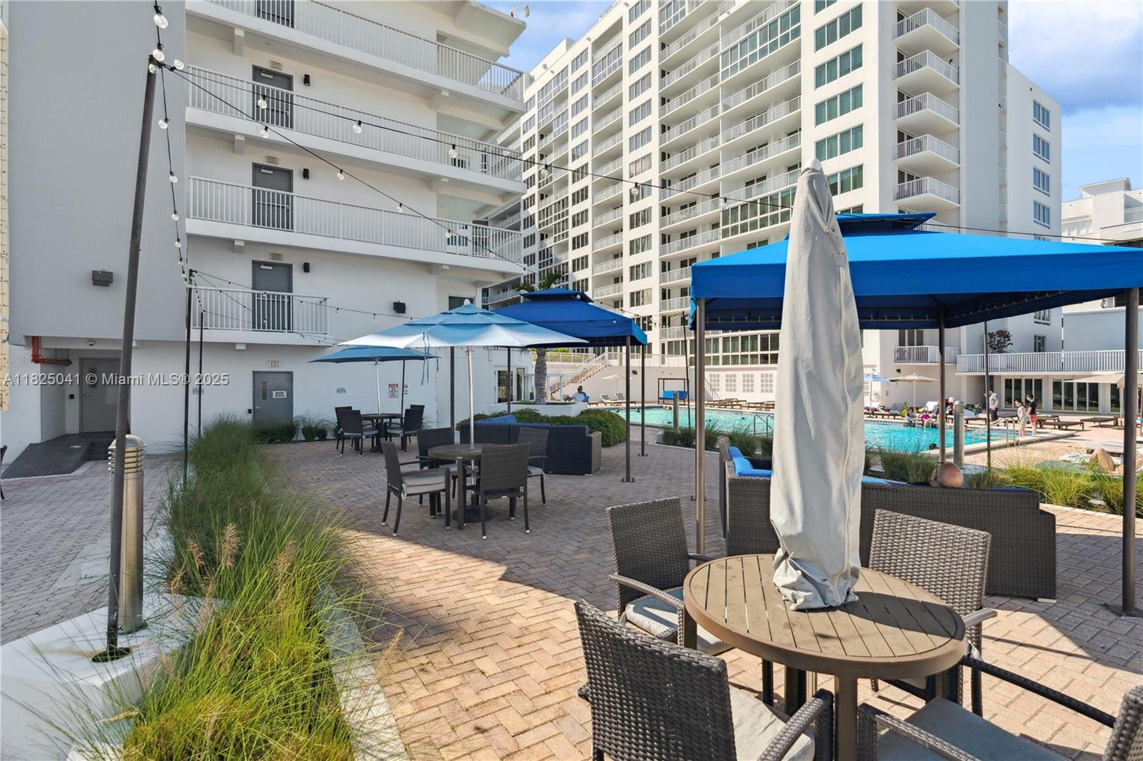 THE CARRIAGE HOUSE CONDO - Residential