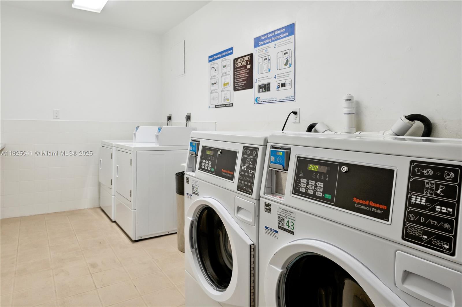 THE CARRIAGE HOUSE CONDO - Residential