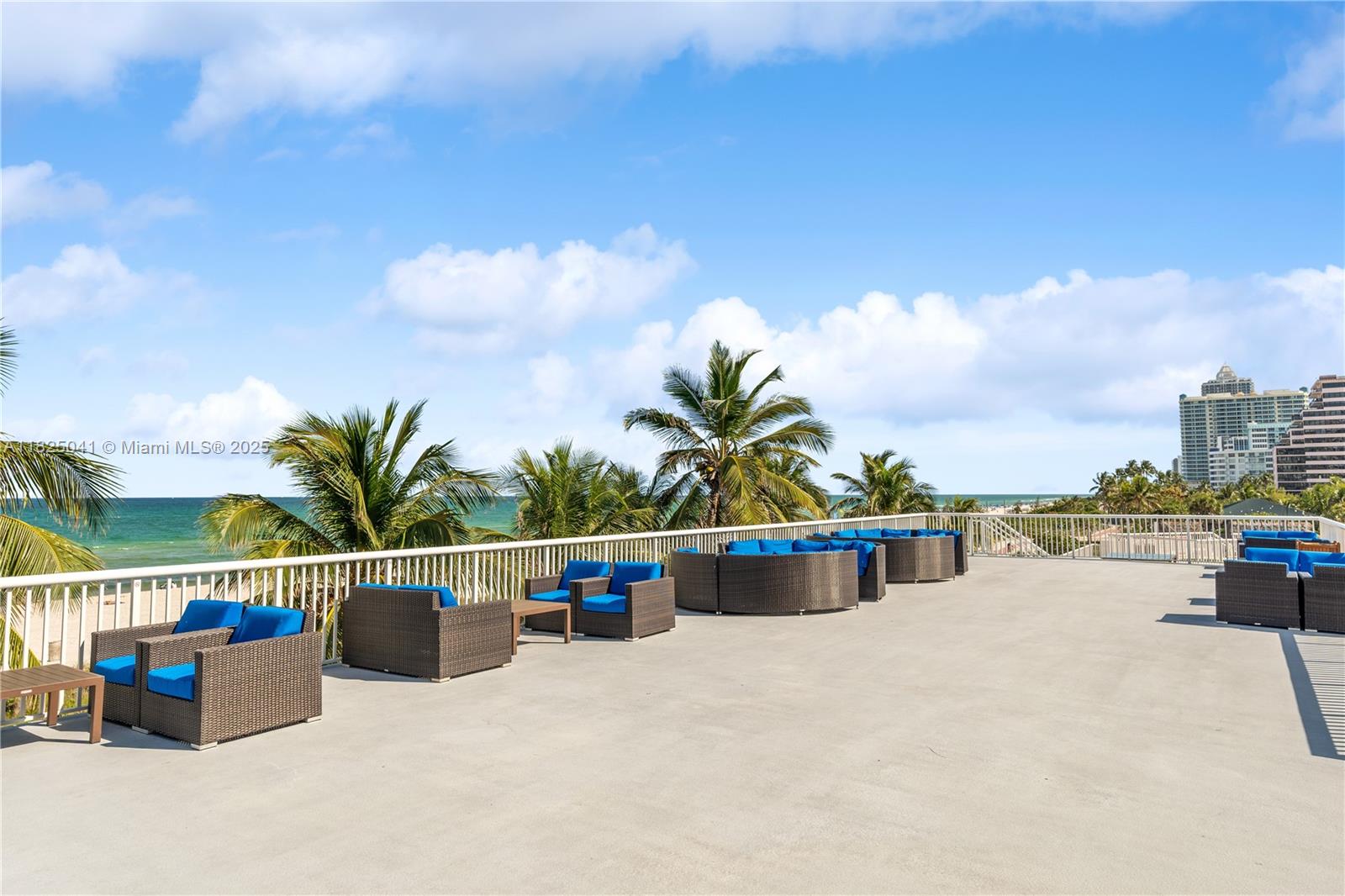 THE CARRIAGE HOUSE CONDO - Residential