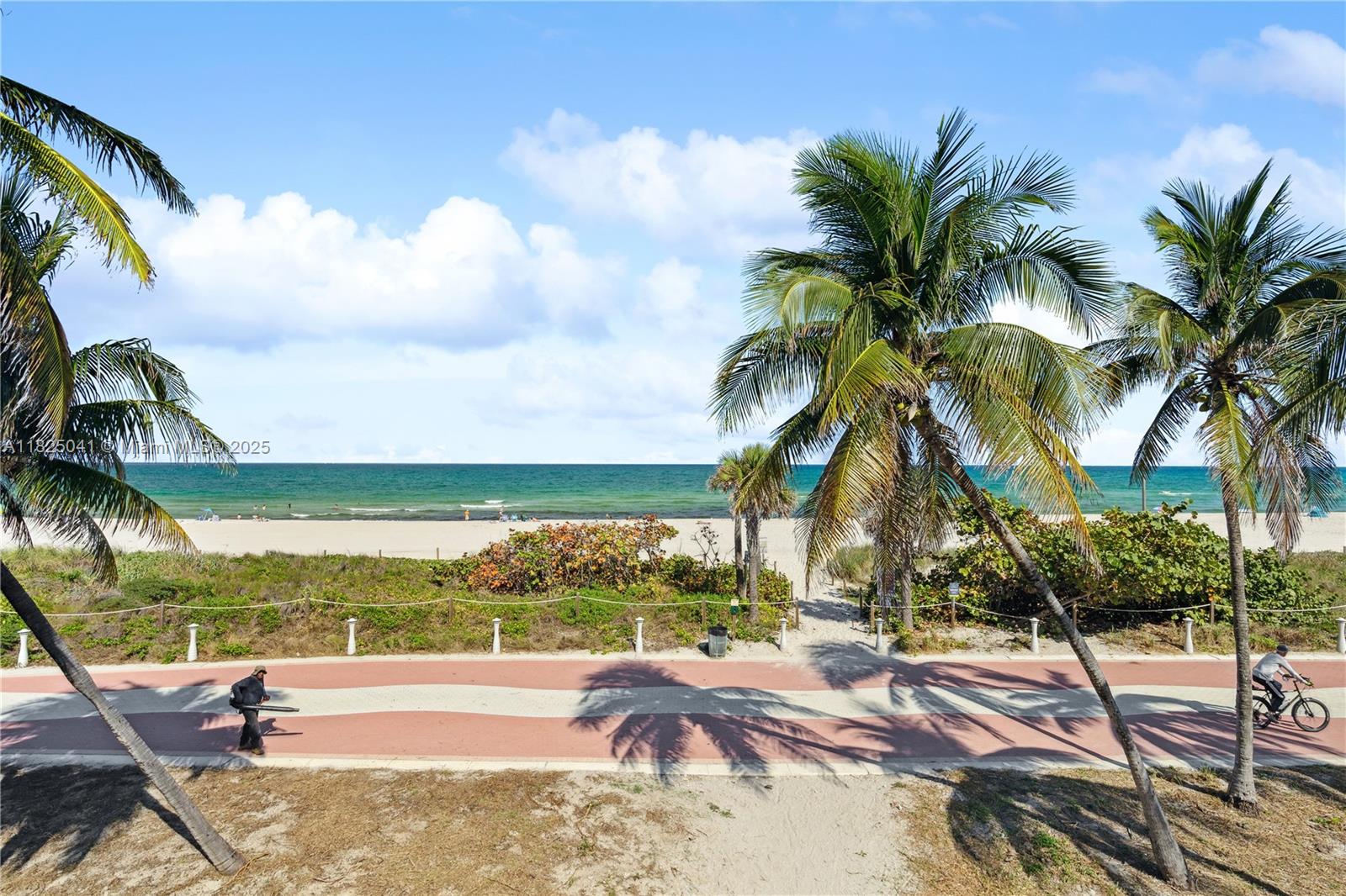 THE CARRIAGE HOUSE CONDO - Residential