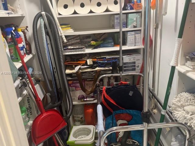 THE CARRIAGE HOUSE CONDO - Residential