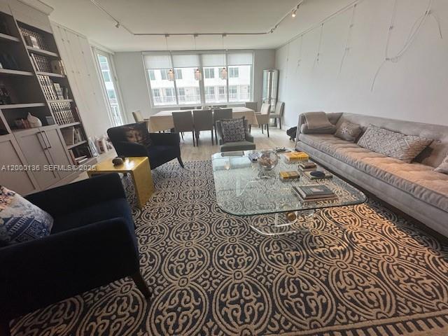 THE CARRIAGE HOUSE CONDO - Residential