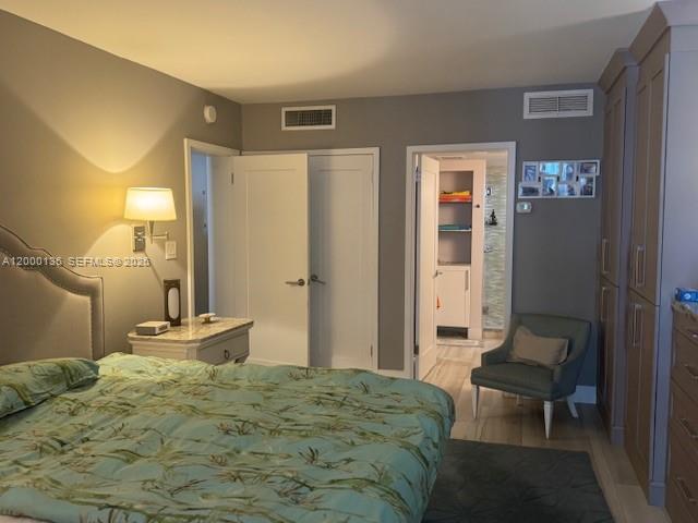 THE CARRIAGE HOUSE CONDO - Residential