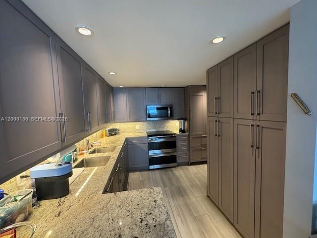 THE CARRIAGE HOUSE CONDO - Residential