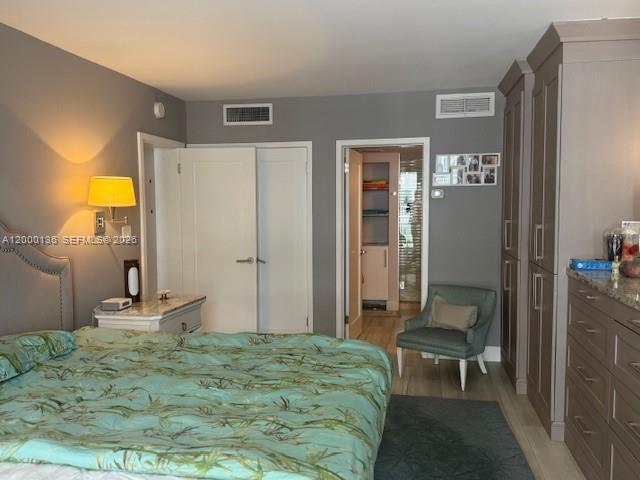 THE CARRIAGE HOUSE CONDO - Residential