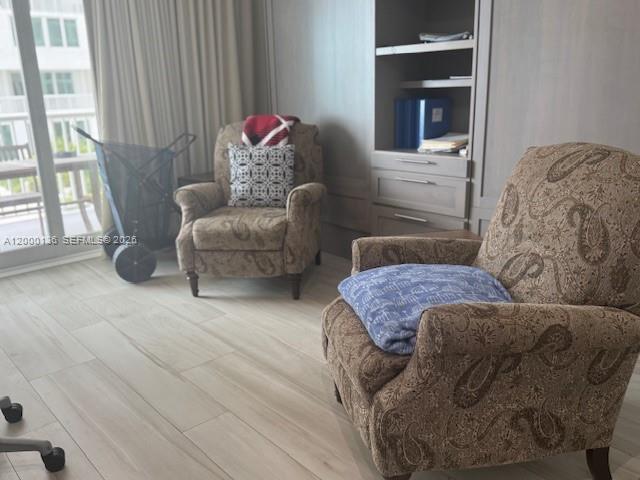 THE CARRIAGE HOUSE CONDO - Residential