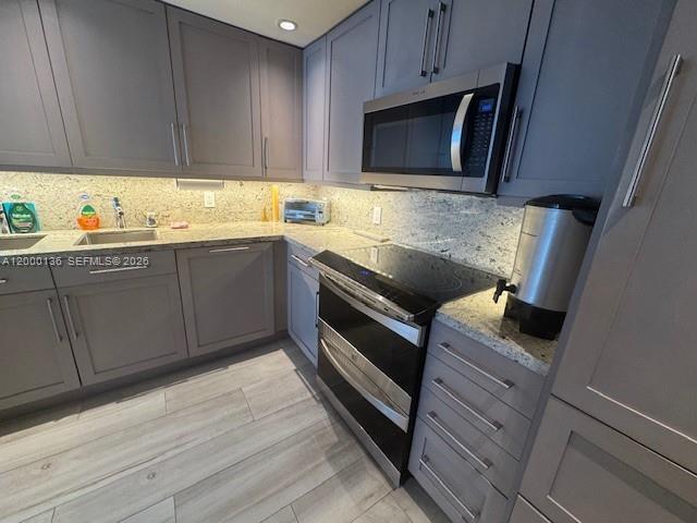 THE CARRIAGE HOUSE CONDO - Residential