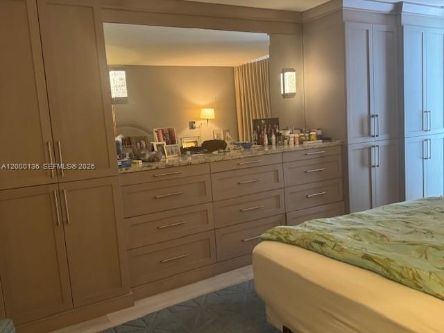 THE CARRIAGE HOUSE CONDO - Residential