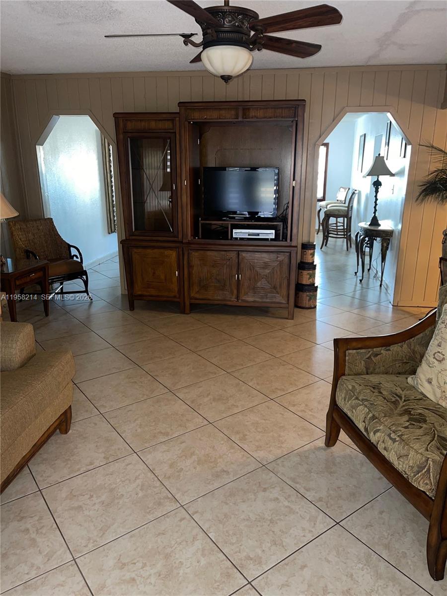 DRIFTWOOD PLAZA - Residential