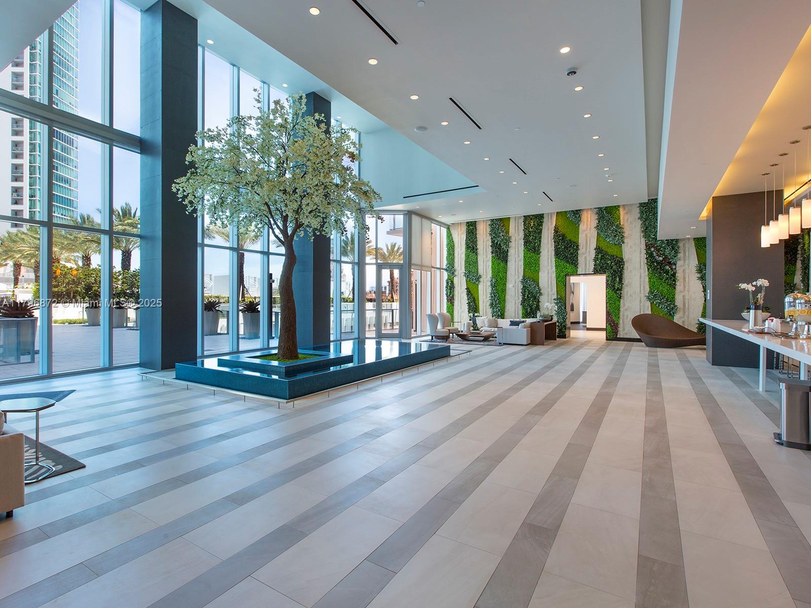PARAMOUNT MIAMI WORLDCENT - Residential