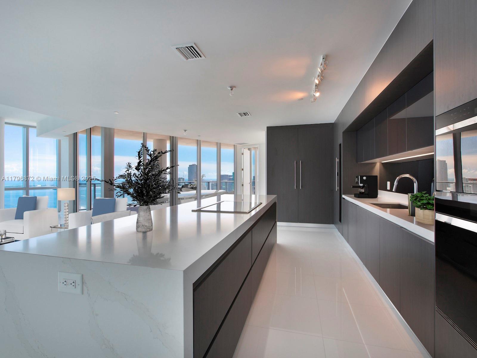 PARAMOUNT MIAMI WORLDCENT - Residential