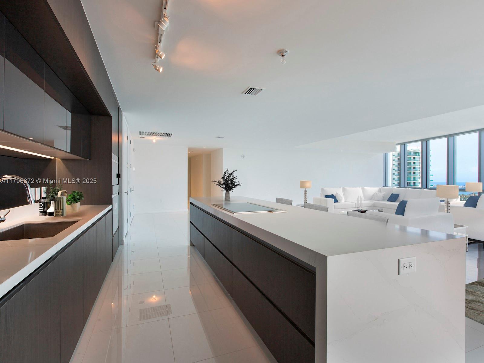 PARAMOUNT MIAMI WORLDCENT - Residential