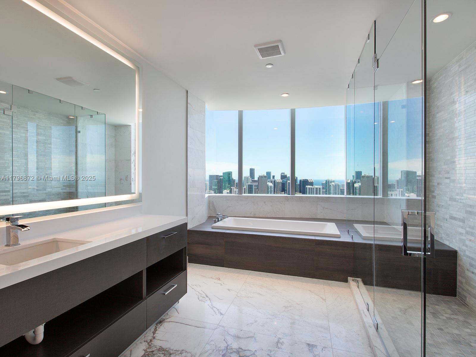 PARAMOUNT MIAMI WORLDCENT - Residential