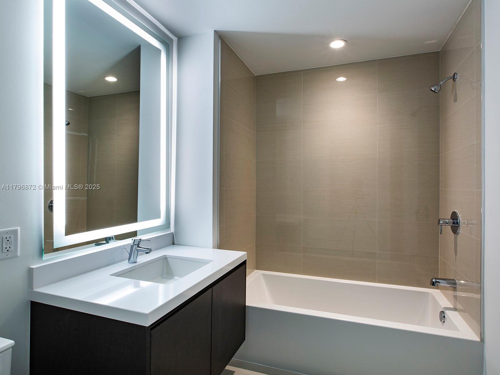 PARAMOUNT MIAMI WORLDCENT - Residential