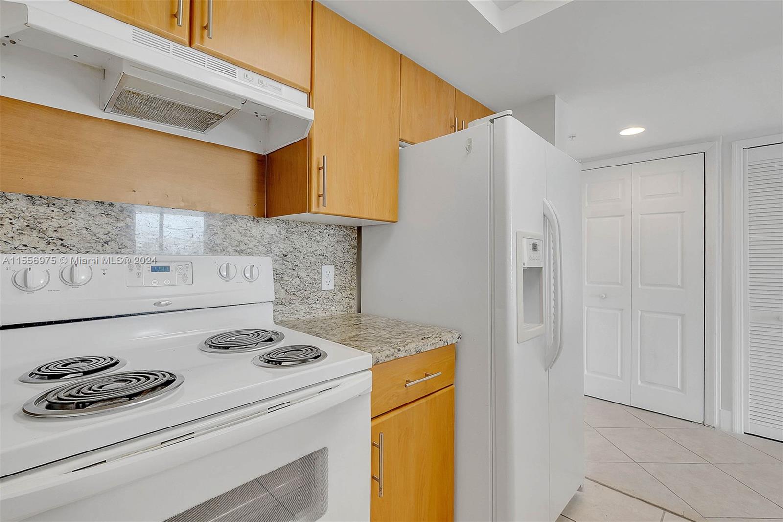 CORAL POINTE CONDO - Residential Lease