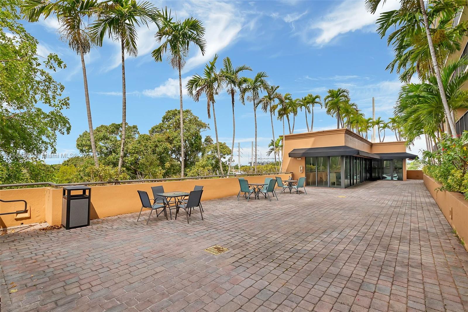 CORAL POINTE CONDO - Residential Lease