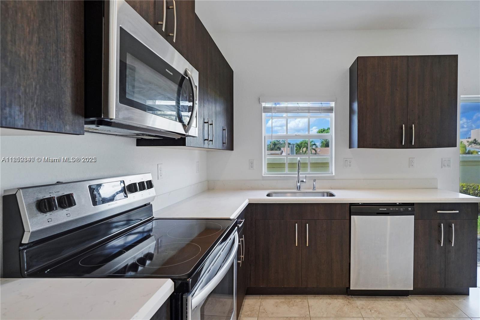 1121 NW 41