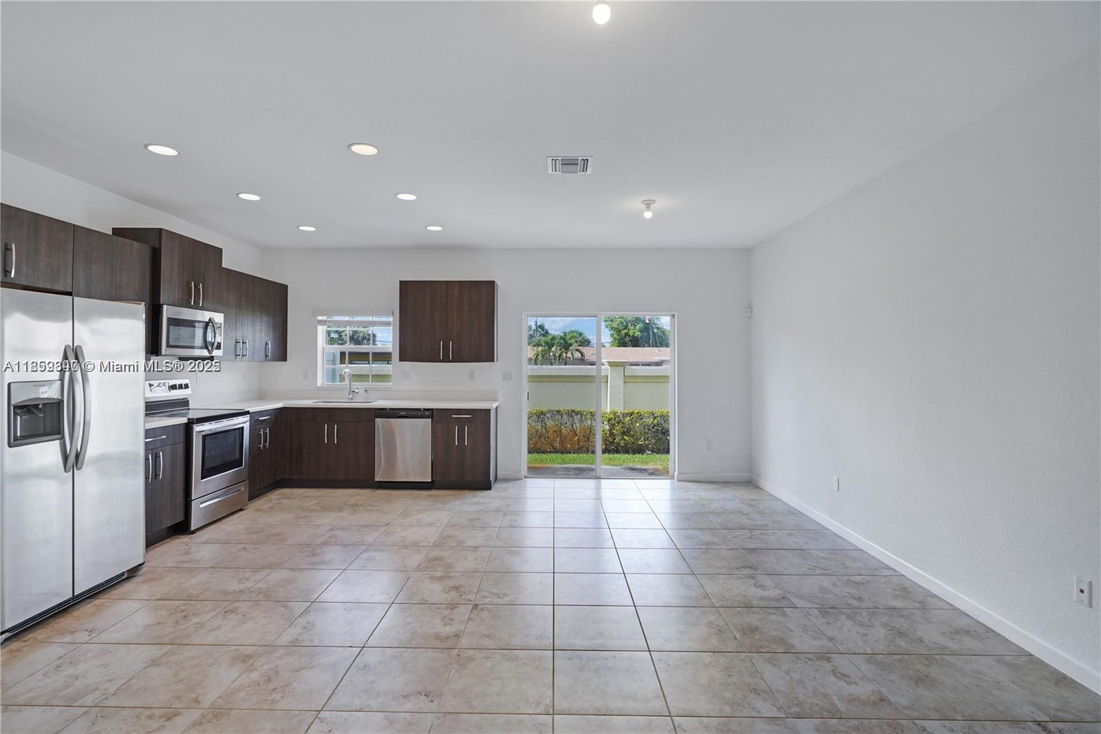 1121 NW 41