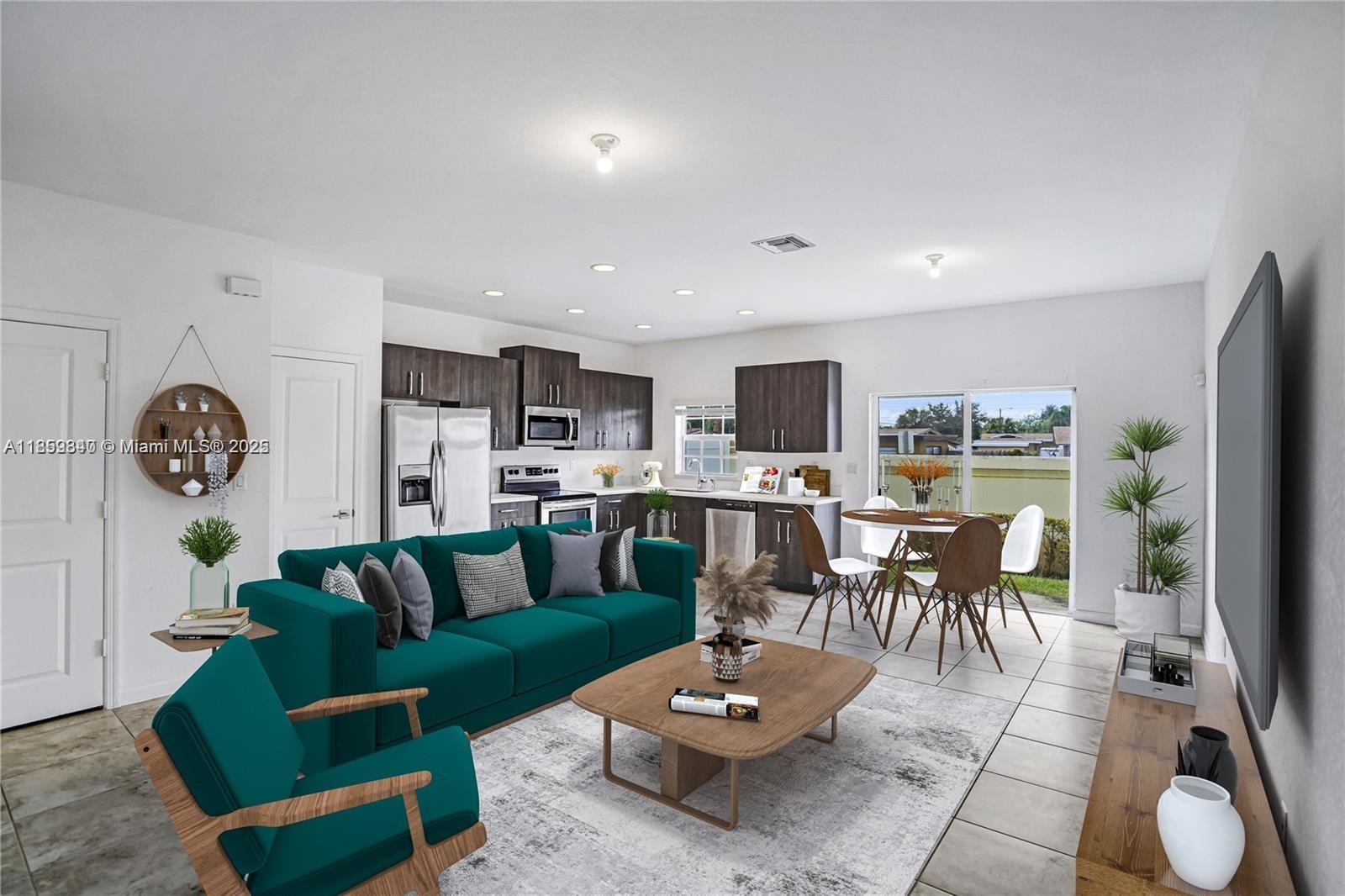 1121 NW 41