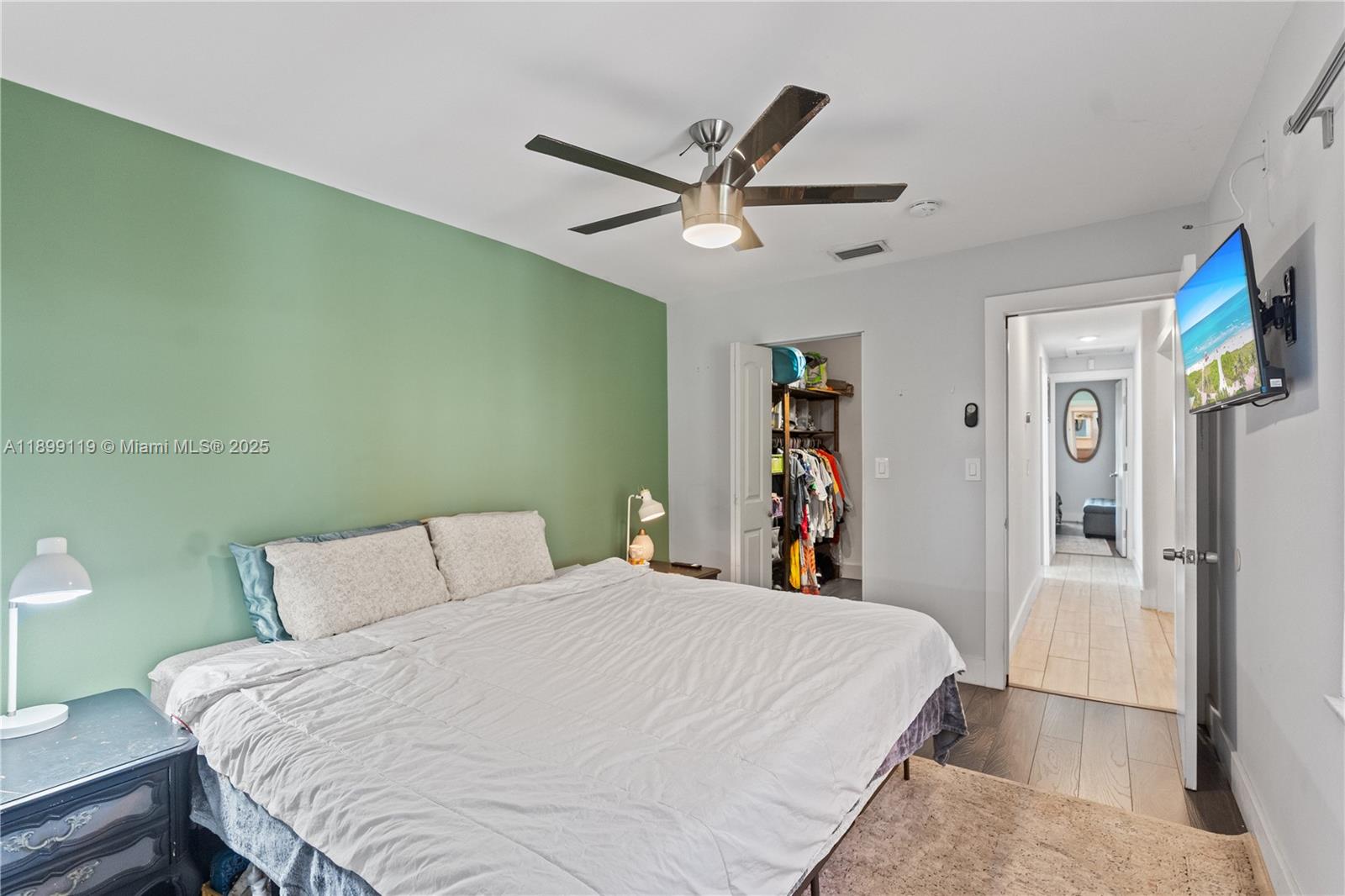 HOLLYWOOD PARK - Residential