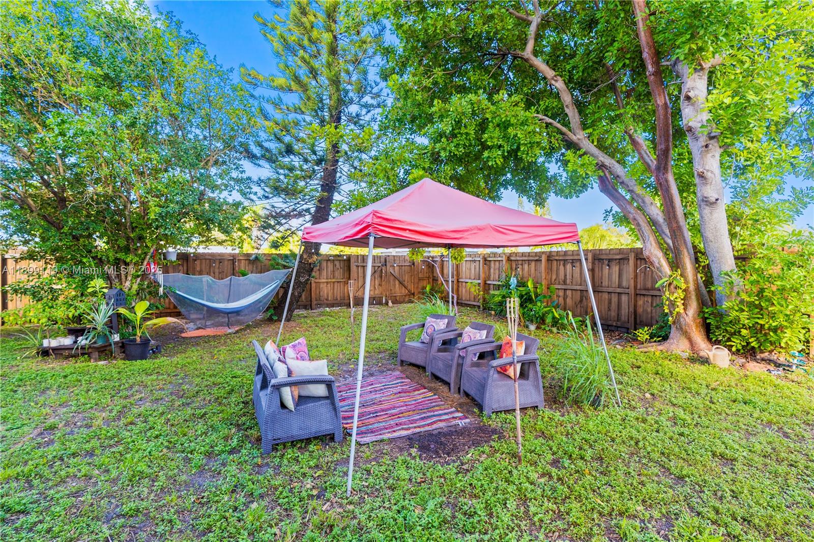 HOLLYWOOD PARK - Residential