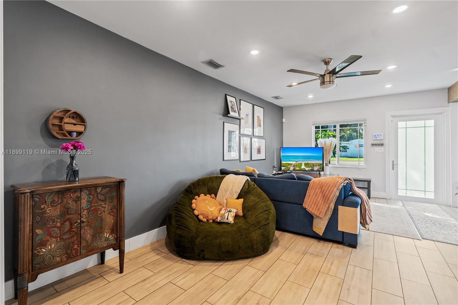 HOLLYWOOD PARK - Residential
