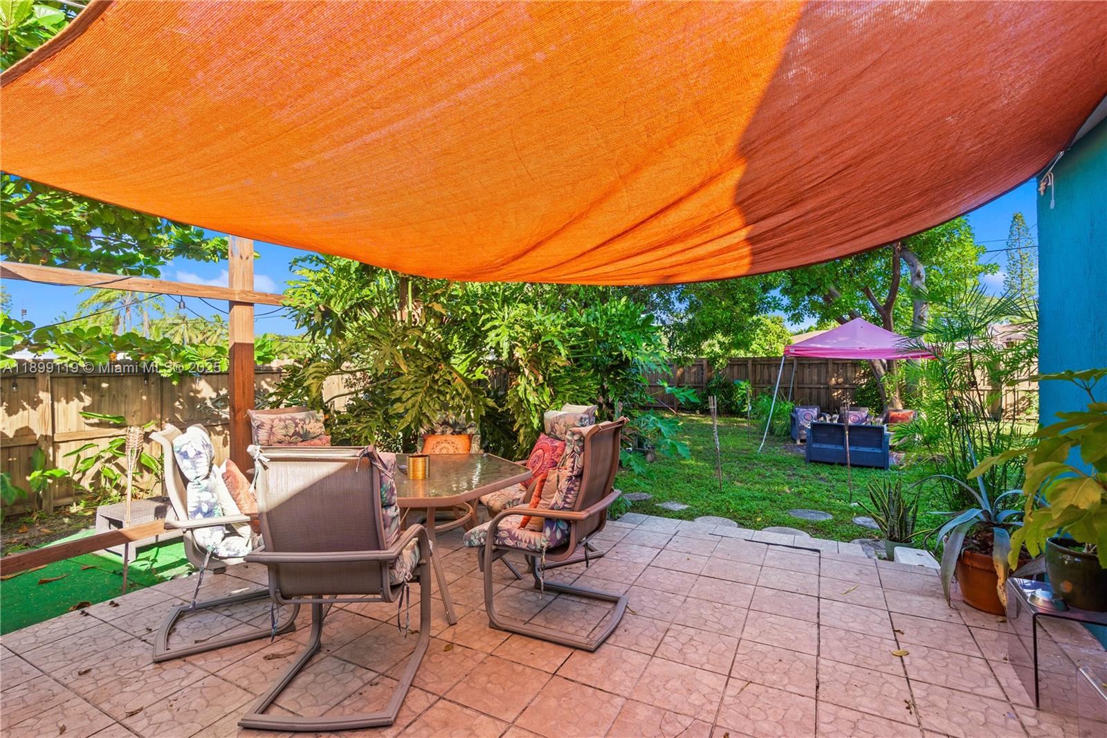HOLLYWOOD PARK - Residential