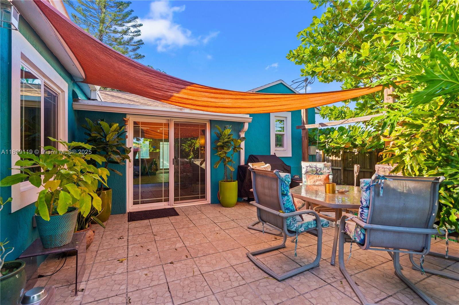 HOLLYWOOD PARK - Residential