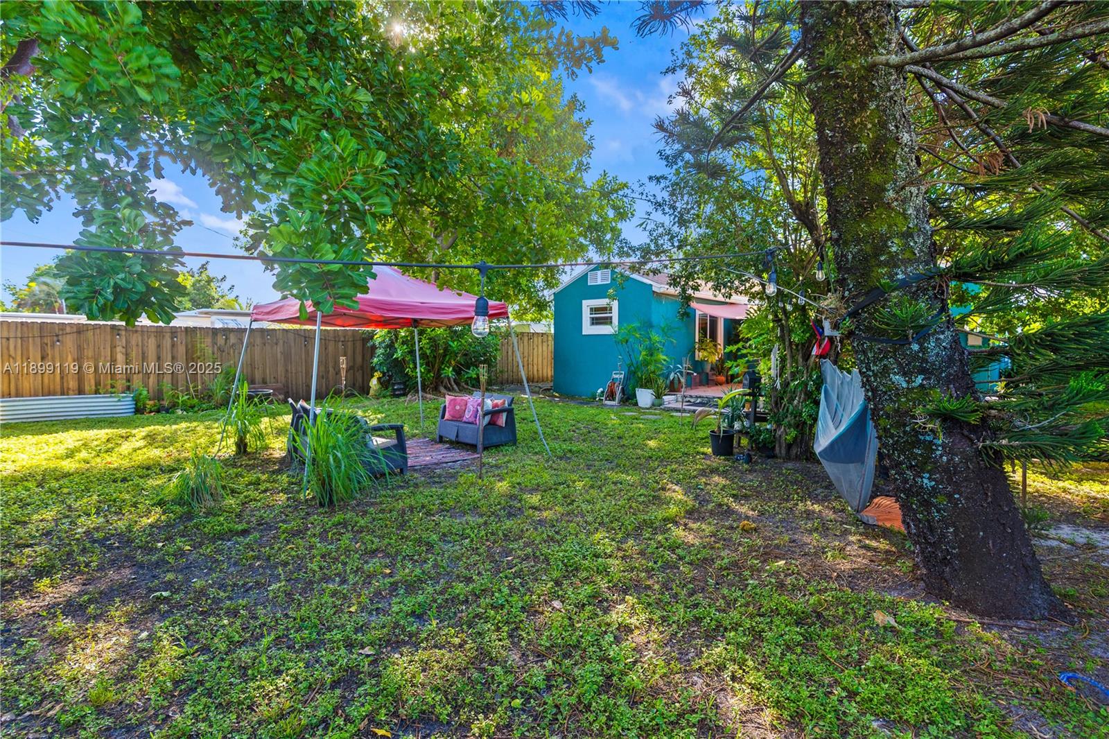 HOLLYWOOD PARK - Residential