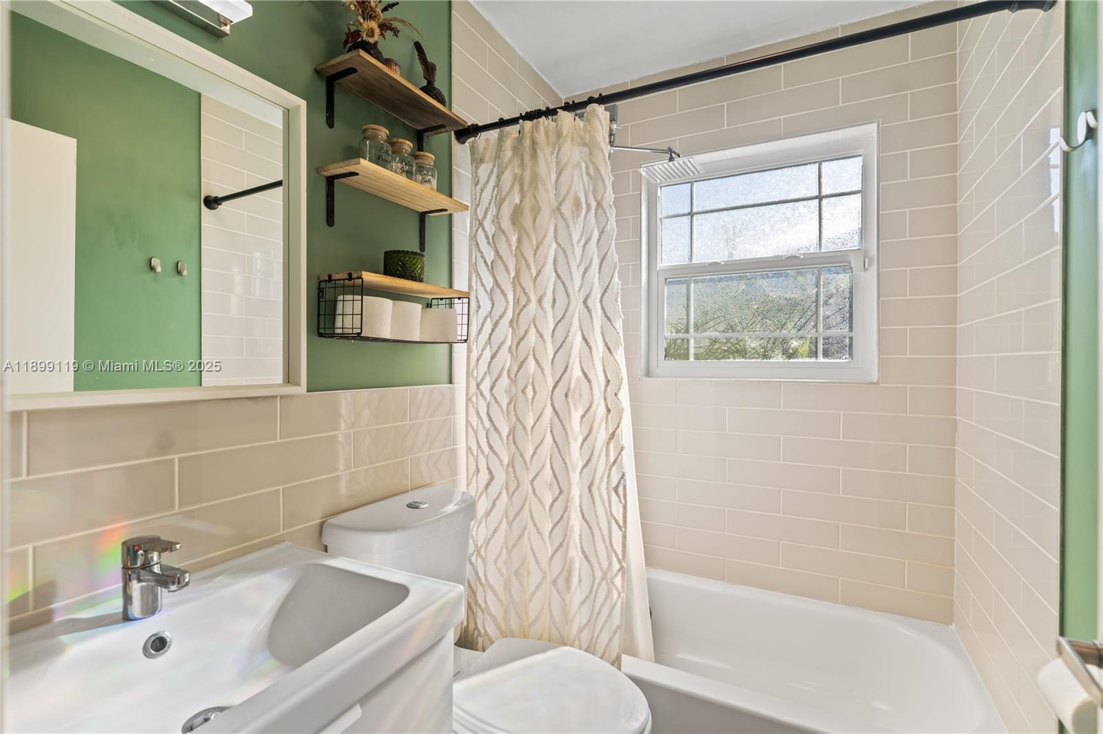 HOLLYWOOD PARK - Residential