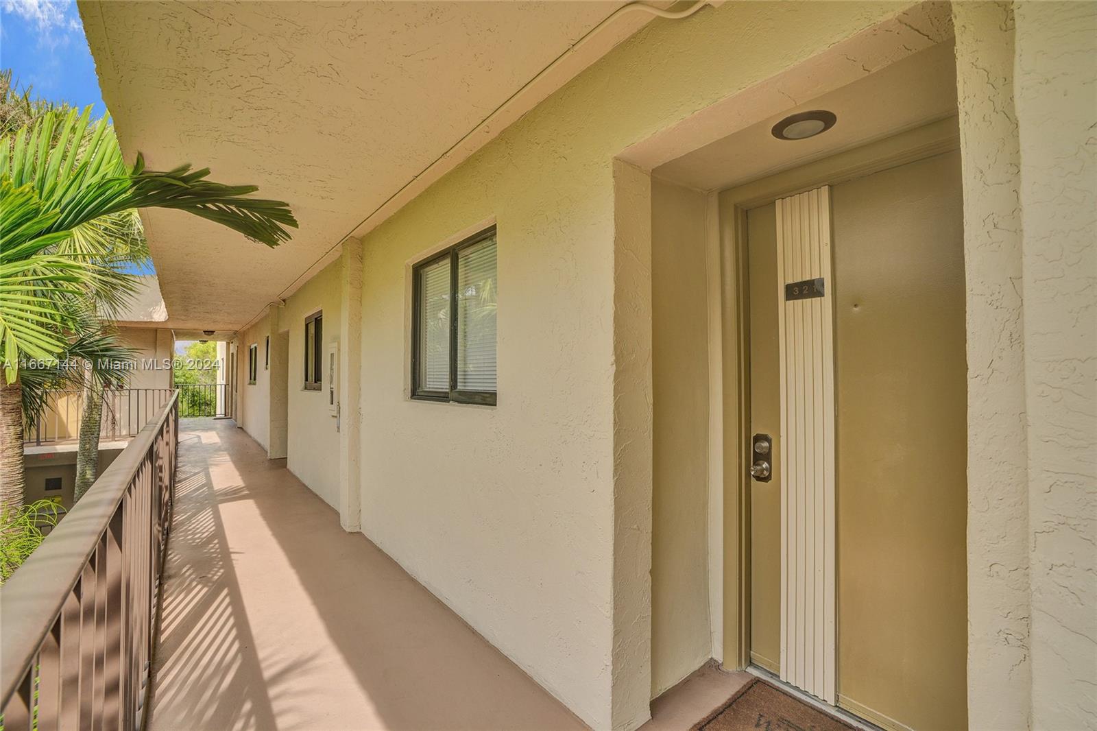 Miami, Florida 33173, United States, 1 Bedroom Bedrooms, ,2 BathroomsBathrooms,Residential,Pending,40962