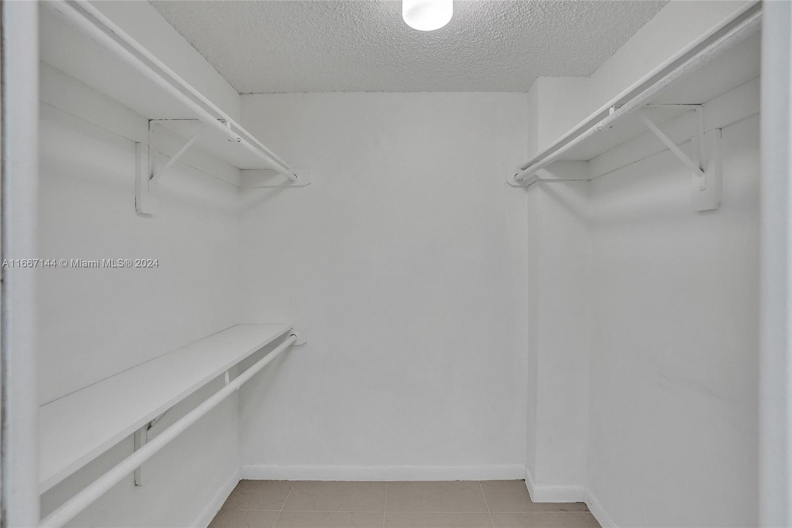 Miami, Florida 33173, United States, 1 Bedroom Bedrooms, ,2 BathroomsBathrooms,Residential,Pending,40962