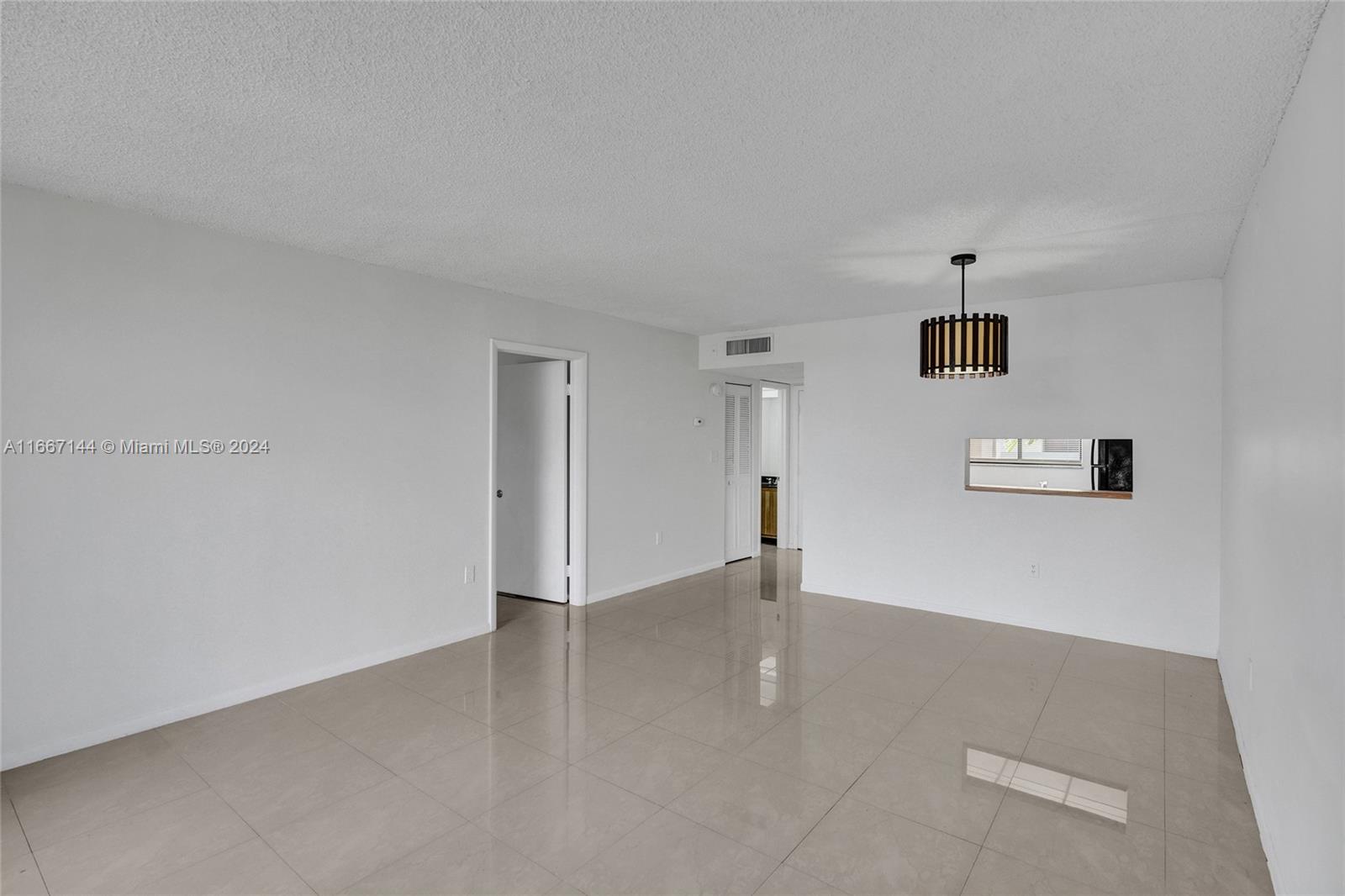 Miami, Florida 33173, United States, 1 Bedroom Bedrooms, ,2 BathroomsBathrooms,Residential,Pending,40962
