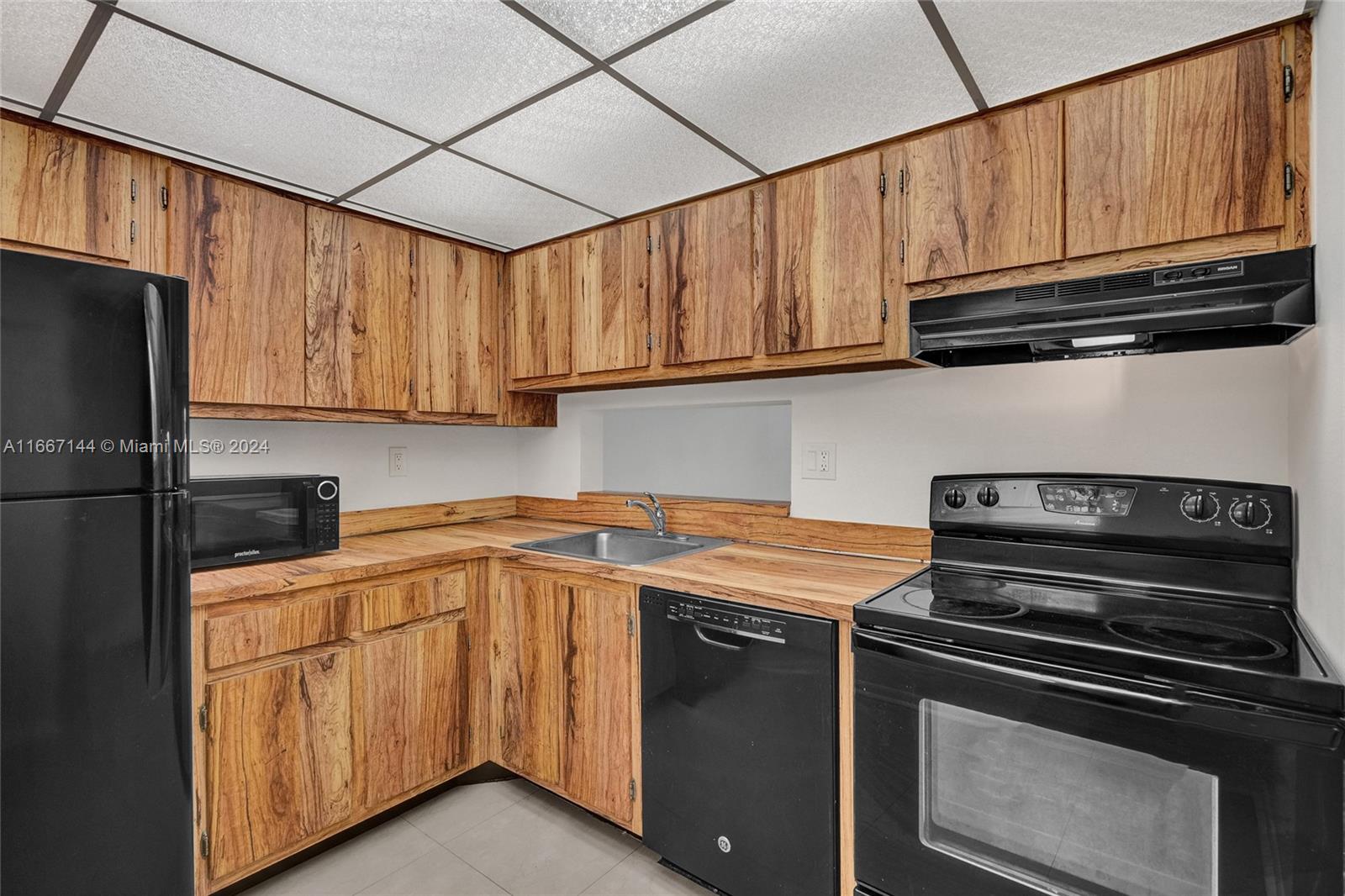 Miami, Florida 33173, United States, 1 Bedroom Bedrooms, ,2 BathroomsBathrooms,Residential,Pending,40962