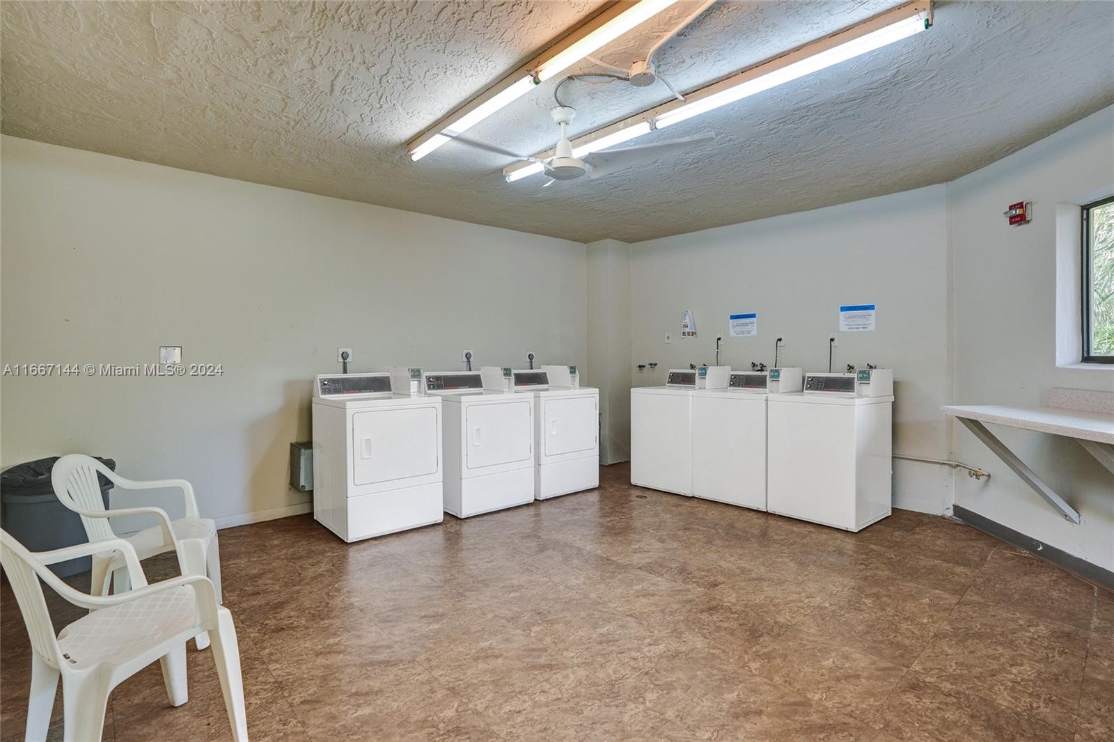 Miami, Florida 33173, United States, 1 Bedroom Bedrooms, ,2 BathroomsBathrooms,Residential,Pending,40962