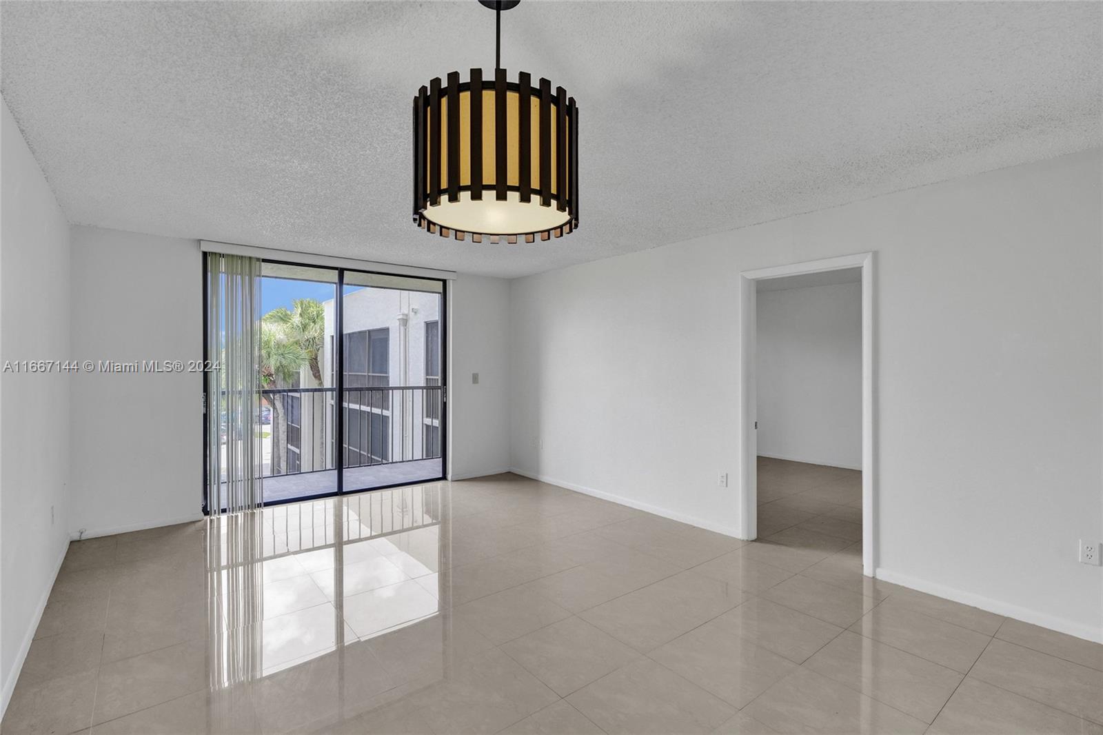 Miami, Florida 33173, United States, 1 Bedroom Bedrooms, ,2 BathroomsBathrooms,Residential,Pending,40962