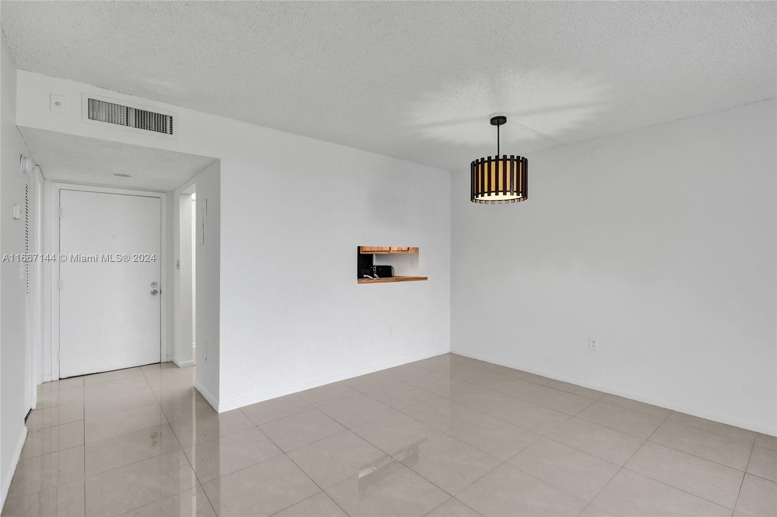 Miami, Florida 33173, United States, 1 Bedroom Bedrooms, ,2 BathroomsBathrooms,Residential,Pending,40962