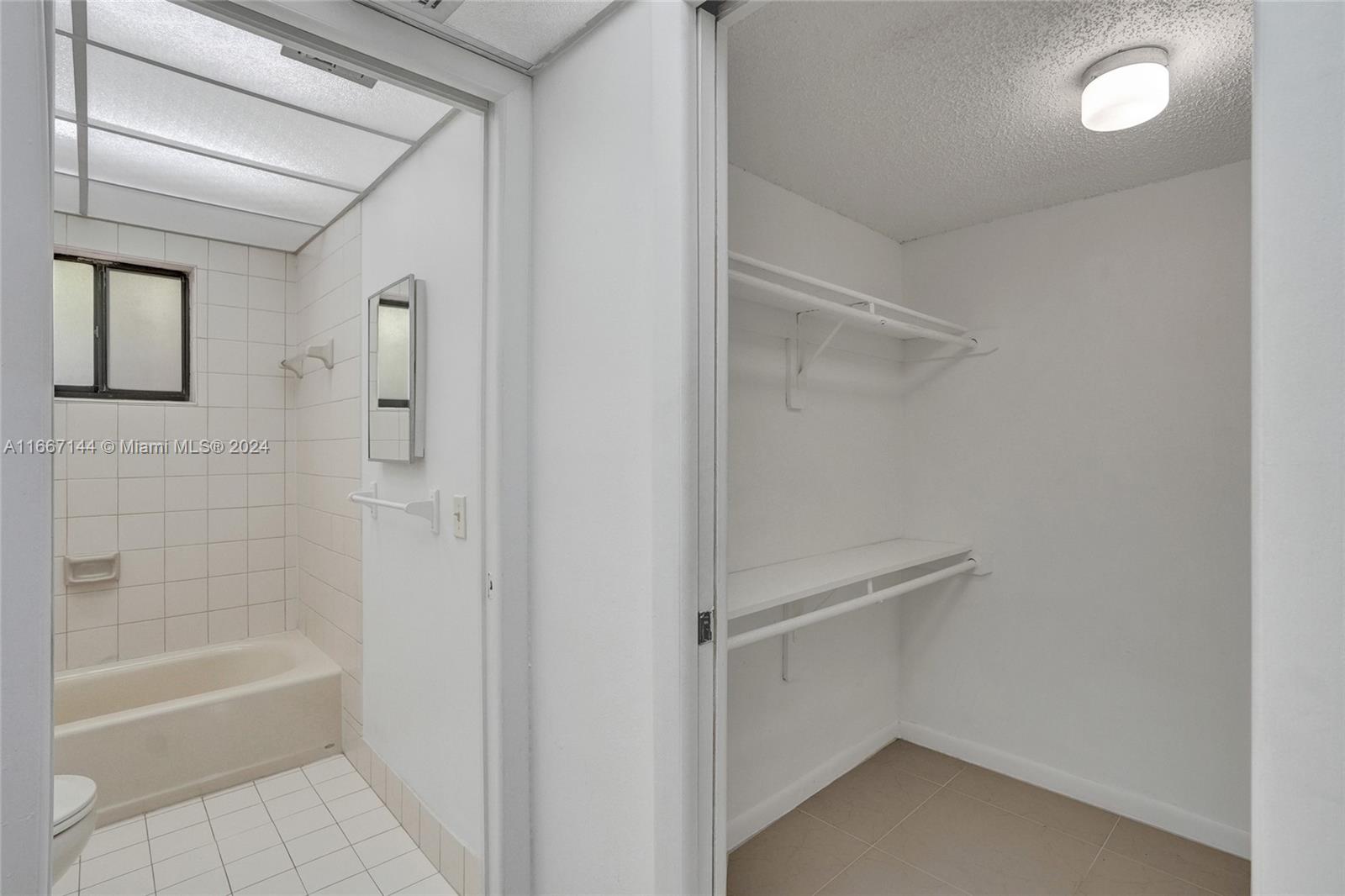 Miami, Florida 33173, United States, 1 Bedroom Bedrooms, ,2 BathroomsBathrooms,Residential,Pending,40962