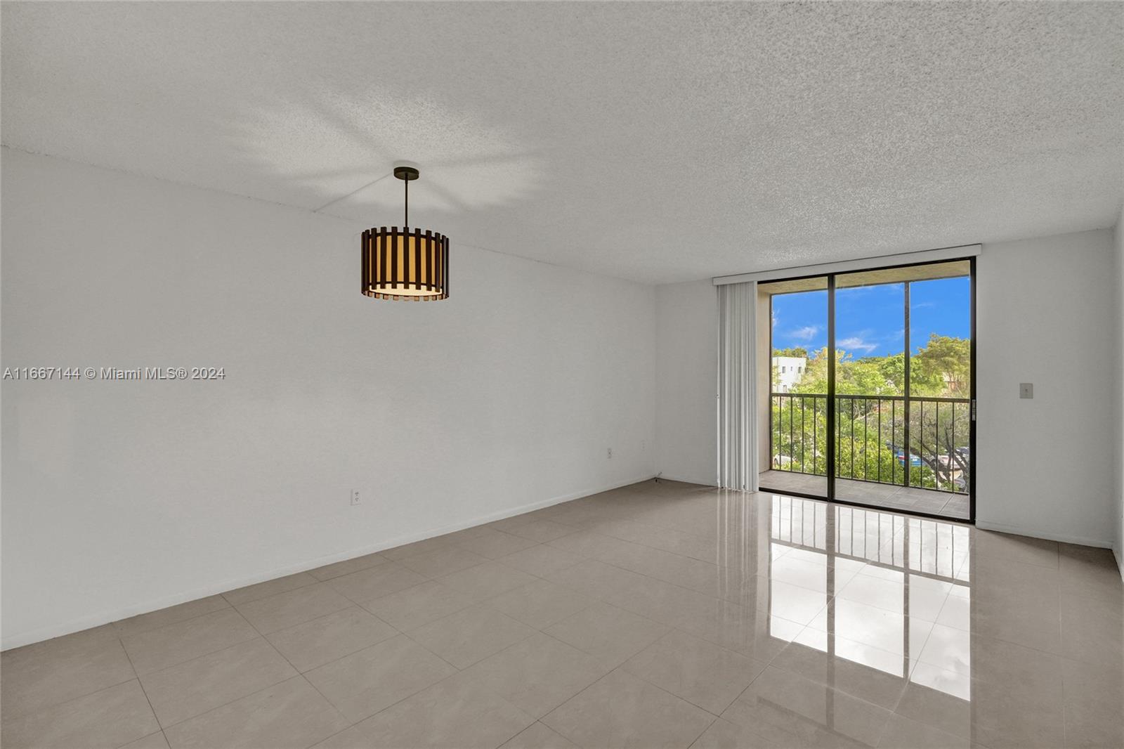 Miami, Florida 33173, United States, 1 Bedroom Bedrooms, ,2 BathroomsBathrooms,Residential,Pending,40962