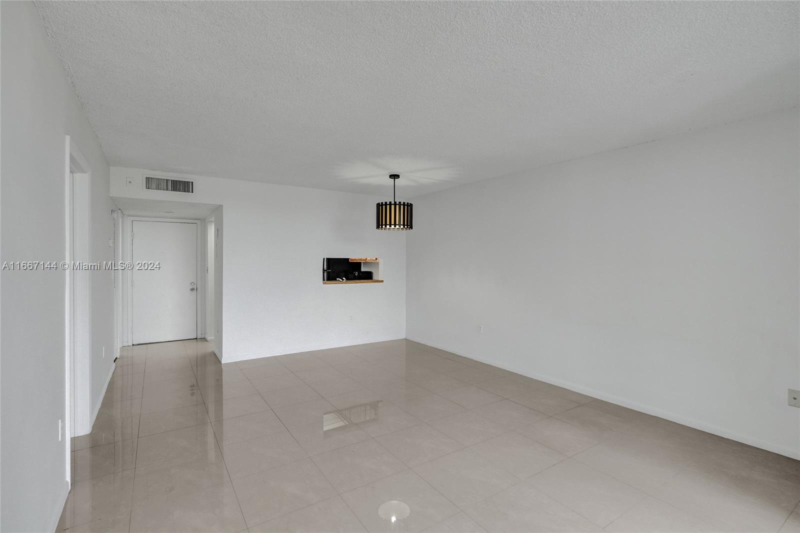Miami, Florida 33173, United States, 1 Bedroom Bedrooms, ,2 BathroomsBathrooms,Residential,Pending,40962