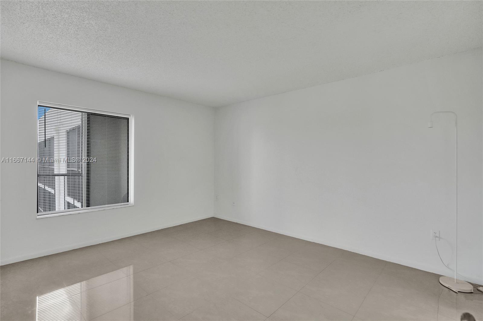 Miami, Florida 33173, United States, 1 Bedroom Bedrooms, ,2 BathroomsBathrooms,Residential,Pending,40962