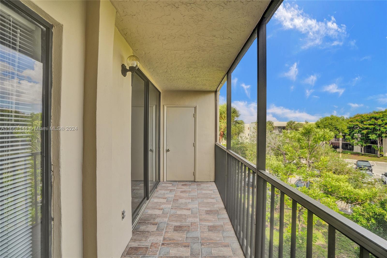 Miami, Florida 33173, United States, 1 Bedroom Bedrooms, ,2 BathroomsBathrooms,Residential,Pending,40962