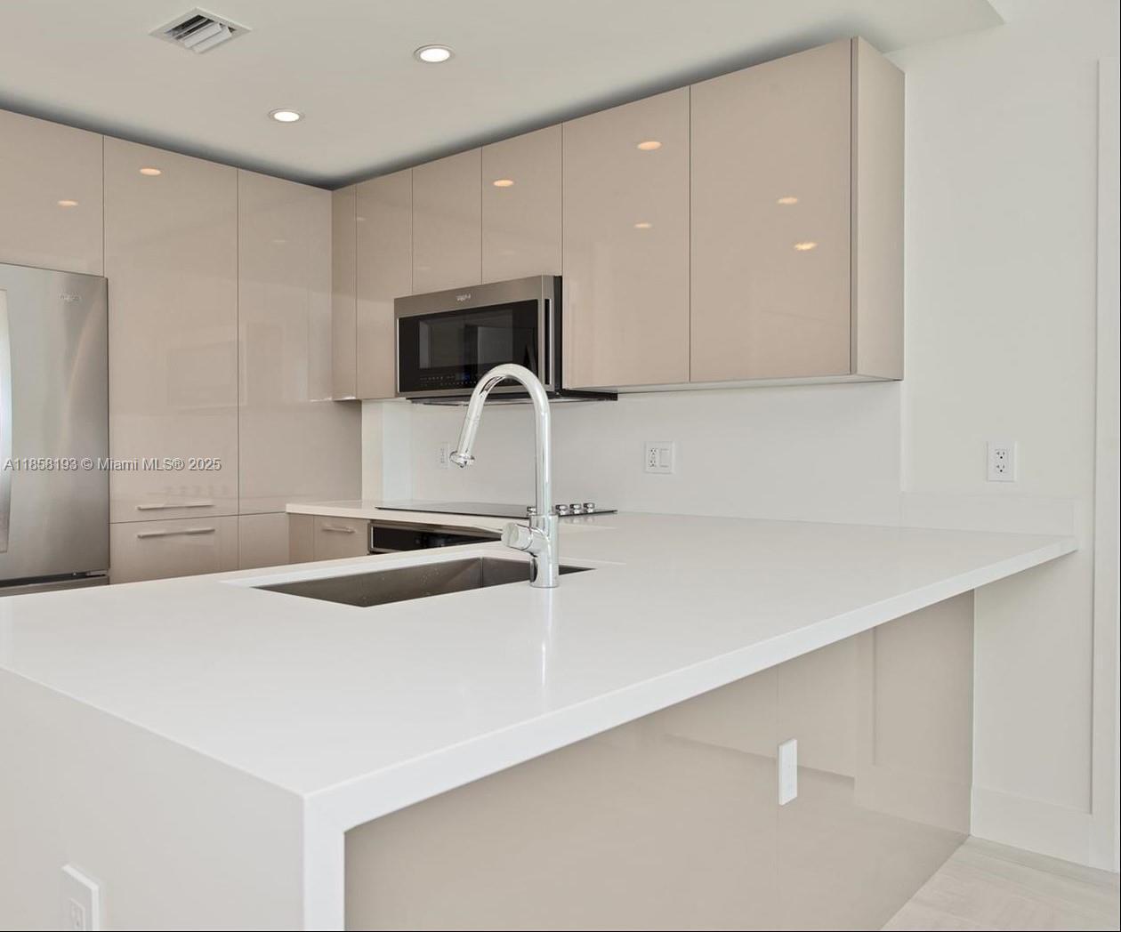 2000 Metropica Way 2206
