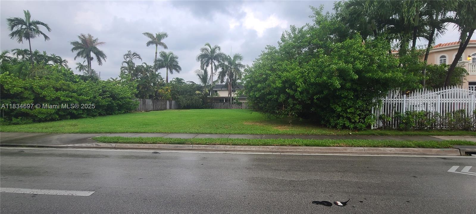 BAY HARBOR ISLAND RESIDENTIAL LOT 80 FT BY 125 FT=10,000 SQ FT LOT SHOVEL-READY BUILDABLE LOT
SURROUNDED BY CUSTOM LUXURY HOMES THIS IS A GREAT OPPORTUNITY TO BUIT YOUR VERY OWN CUSTOM LUXURY HOME WITHIN A FEW MINUTES OF THE BAY HARDOR MALL OWNER VERY MOTIVATED BRING ALL OFFER
