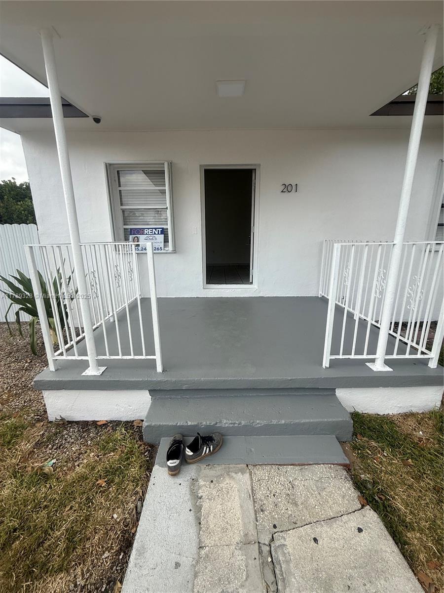 201 W 18th St 0