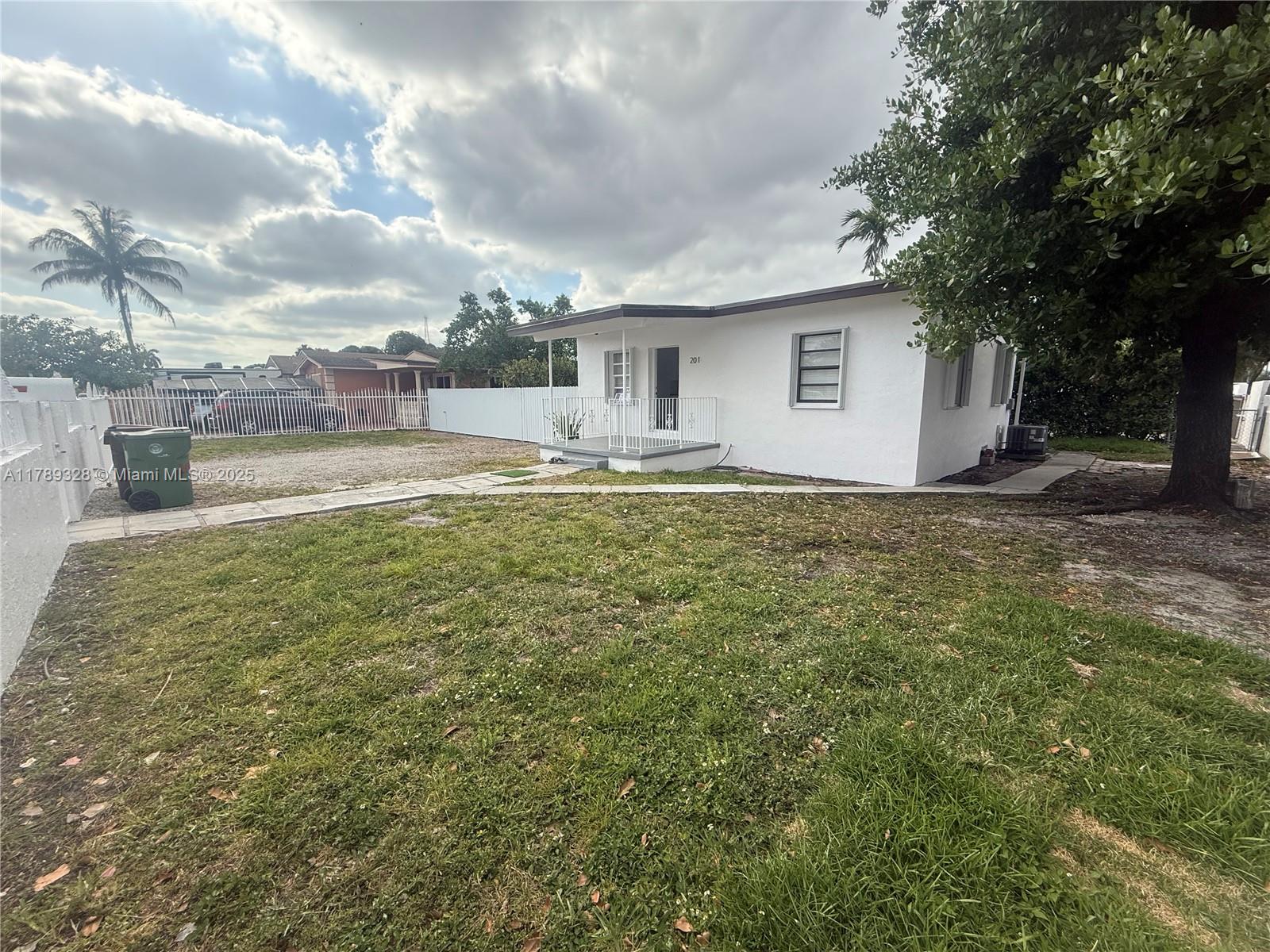 201 W 18th St 0