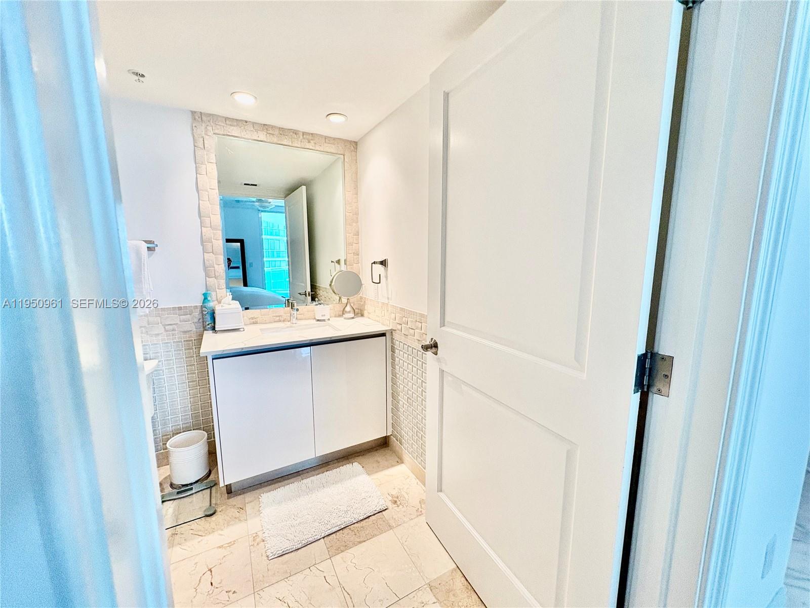 1800 CLUB CONDO - Residential