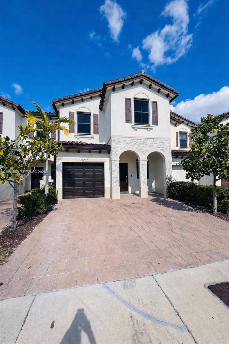 Beautiful and spacious 3-bedroom, 2.5-bathroom townhouse for rent, featuring washer and dryer inside the unit and a relaxing patio, perfect for outdoor enjoyment. Conveniently located near US-1, supermarkets, expressway, mall, and much more.